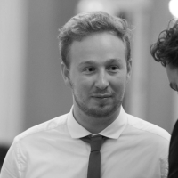 MadsGalla_stor_sort:hvid